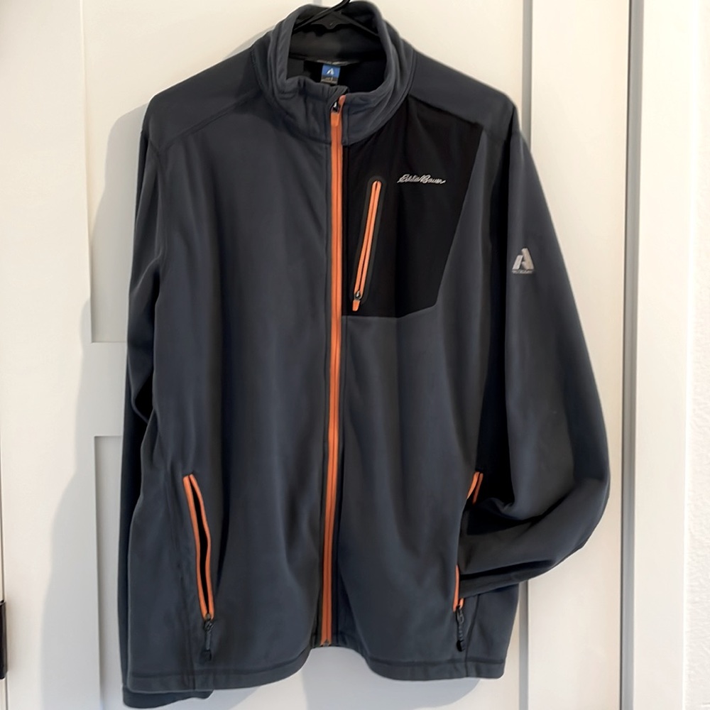 Eddie Bauer Men’s Cloud Layer Pro full zip with tech pocket, sz Large grey/blue